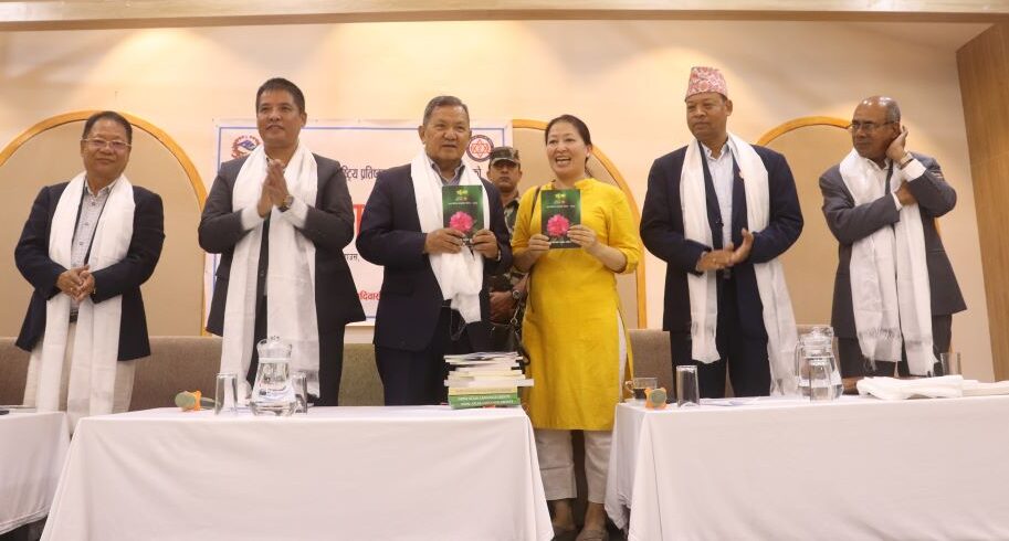 आदिवासी जनजाति उत्थान प्रतिष्ठानद्वारा प्रकाशित पुस्तक विमोचन, फोटोफिचरसहित